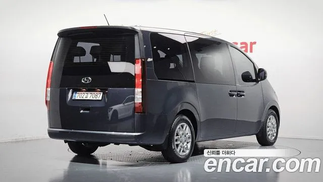 Hyundai Staria 2024 thumb 2