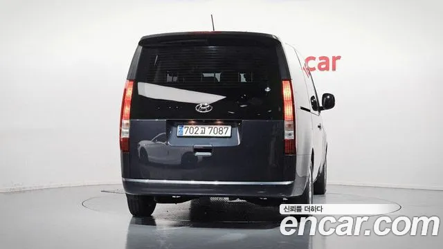 Hyundai Staria 2024 thumb 4