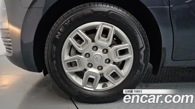 Hyundai Staria 2024 thumb 5