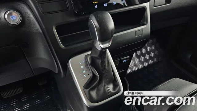 Hyundai Staria 2024 thumb 9