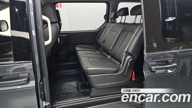 Hyundai Staria 2024 thumb 11