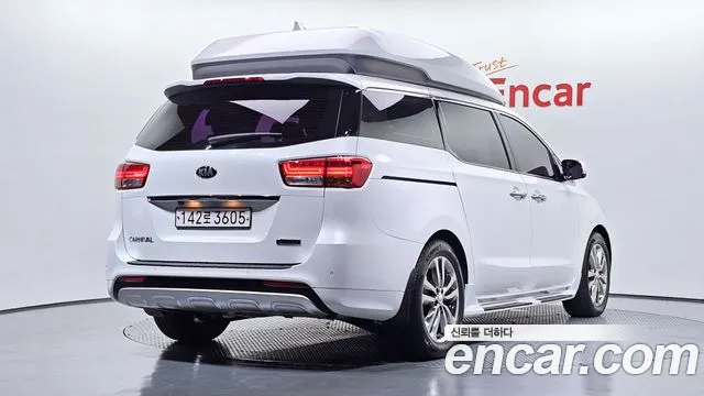 Kia Carnival 2017 thumb 2