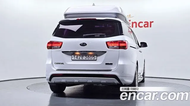 Kia Carnival 2017 thumb 4