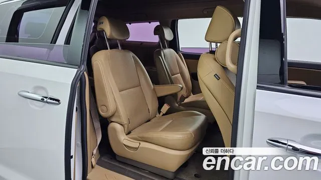 Kia Carnival 2017 thumb 11