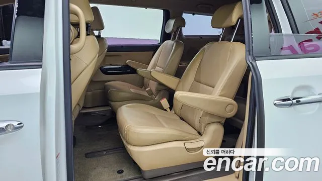 Kia Carnival 2017 thumb 12