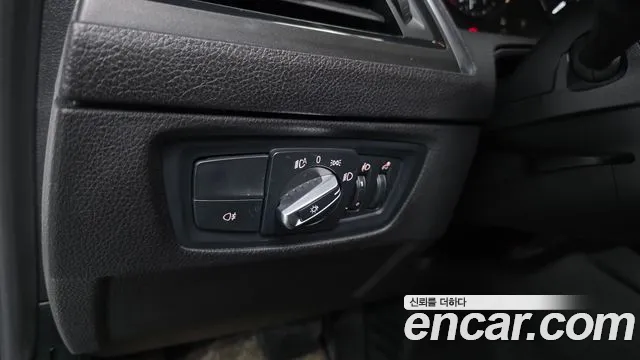 BMW 1-Series 2018 thumb 12