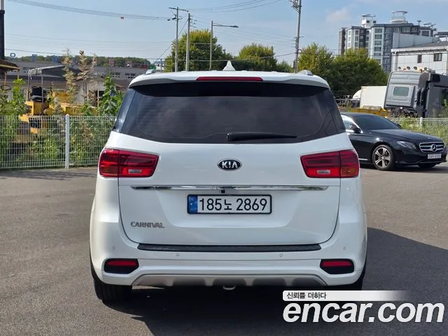 Kia Carnival 2019 thumb 2