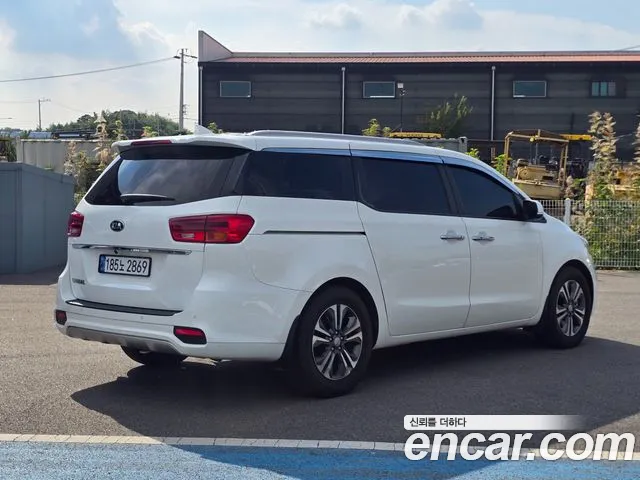 Kia Carnival 2019 thumb 4