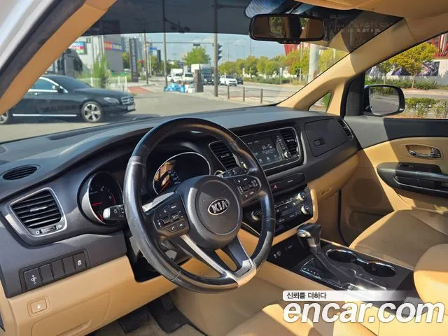 Kia Carnival 2019 thumb 6