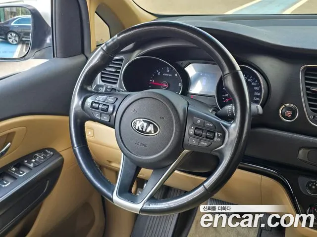 Kia Carnival 2019 thumb 10