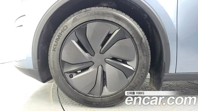 Tesla Model Y 2025 thumb 5