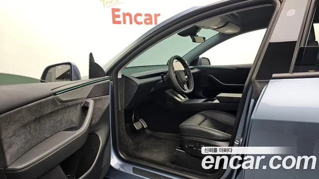 Tesla Model Y 2025 thumb 10