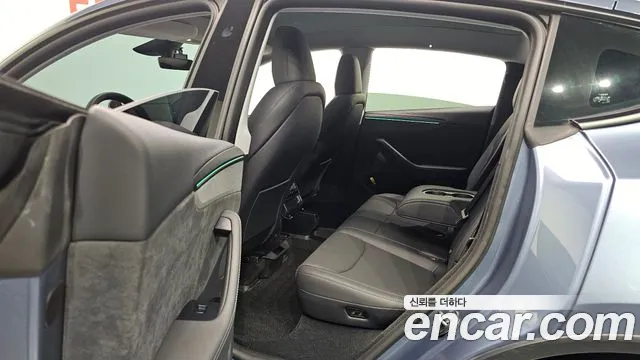 Tesla Model Y 2025 thumb 11