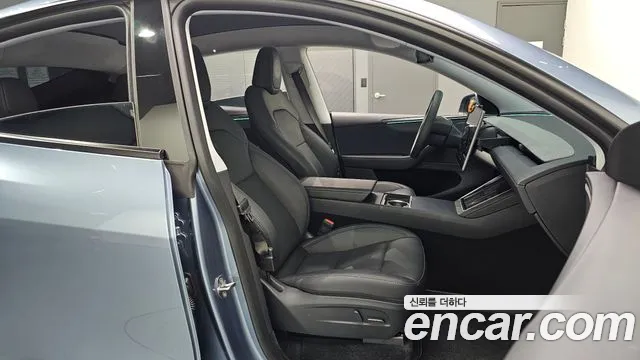 Tesla Model Y 2025 thumb 12
