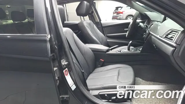 BMW 3-Series 2013 thumb 11