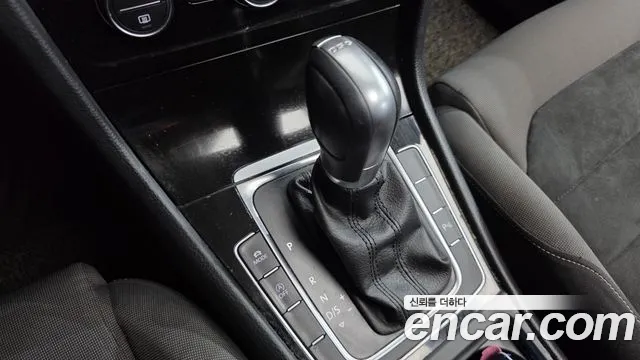 Volkswagen Golf Sportsvan 2016 thumb 9