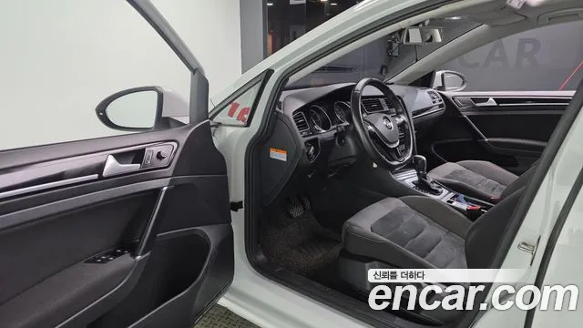 Volkswagen Golf Sportsvan 2016 thumb 10