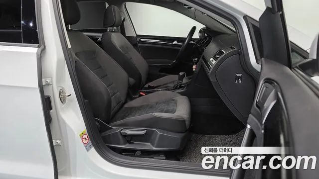 Volkswagen Golf Sportsvan 2016 thumb 11