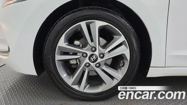 Hyundai Avante 2017 thumb 5