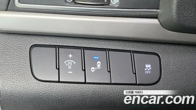 Hyundai Avante 2017 thumb 12