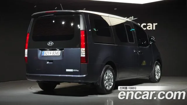 Hyundai Staria 2024 thumb 2