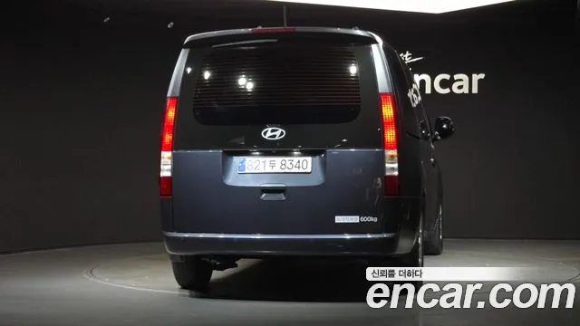Hyundai Staria 2024 thumb 4