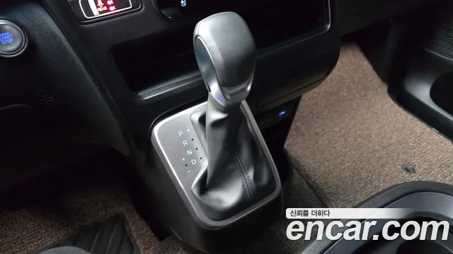 Hyundai Staria 2024 thumb 9