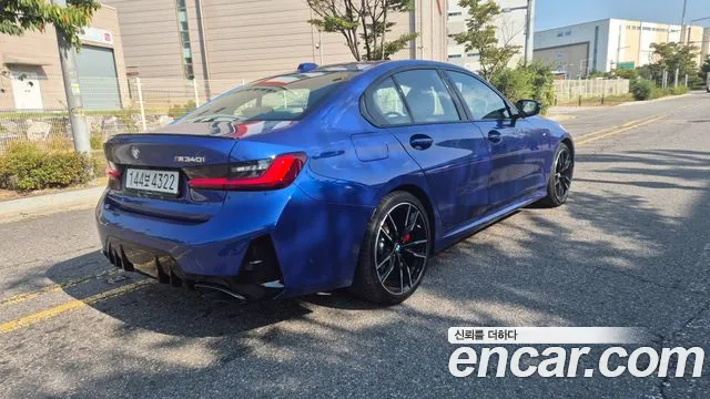 BMW 3-Series 2025 thumb 2