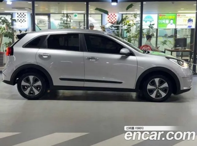 Kia Niro 2016 thumb 3