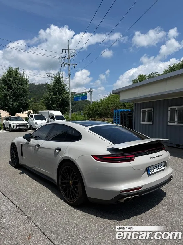Porsche Panamera 2018 thumb 2