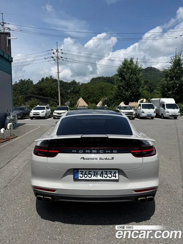 Porsche Panamera 2018 thumb 4