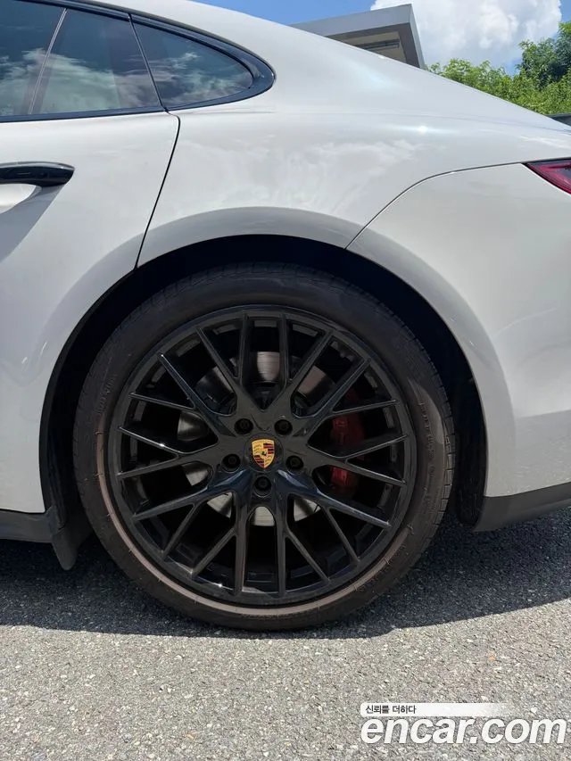 Porsche Panamera 2018 thumb 10