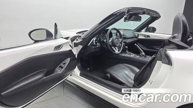 Mazda MX-5 Miata 2018 thumb 10