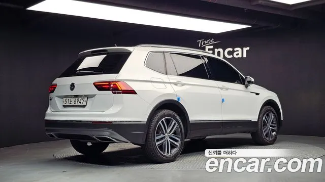 Volkswagen Tiguan 2018 thumb 2