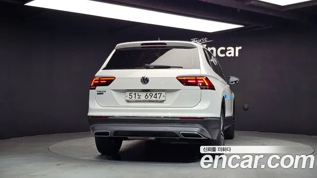 Volkswagen Tiguan 2018 thumb 4