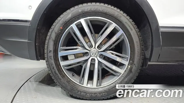 Volkswagen Tiguan 2018 thumb 5
