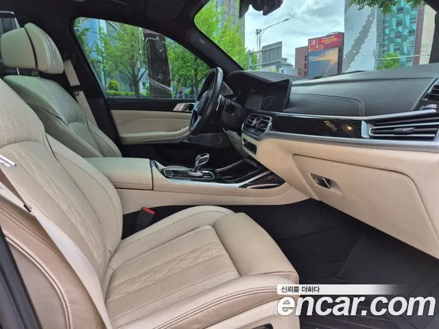 BMW X7 2021 thumb 8