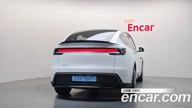 Tesla Model Y 2026 thumb 4