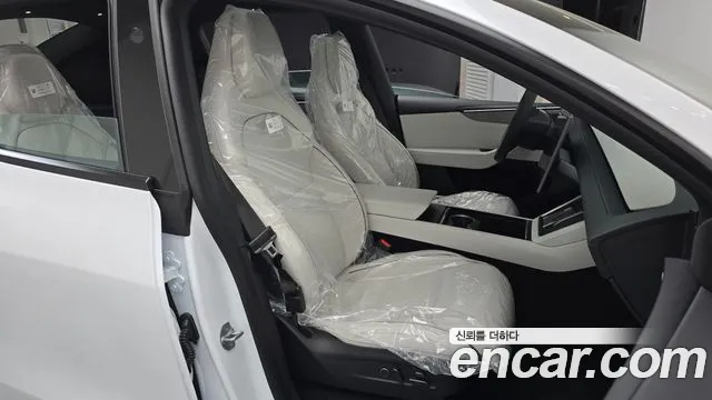 Tesla Model Y 2026 thumb 11