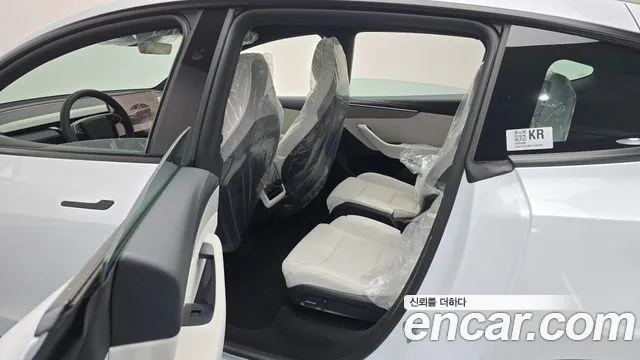 Tesla Model Y 2026 thumb 12