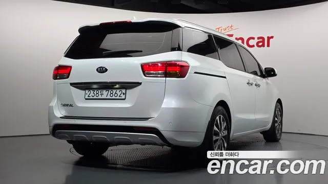 Kia Carnival 2015 thumb 2