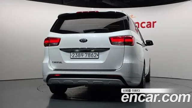 Kia Carnival 2015 thumb 4