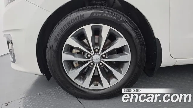 Kia Carnival 2015 thumb 5