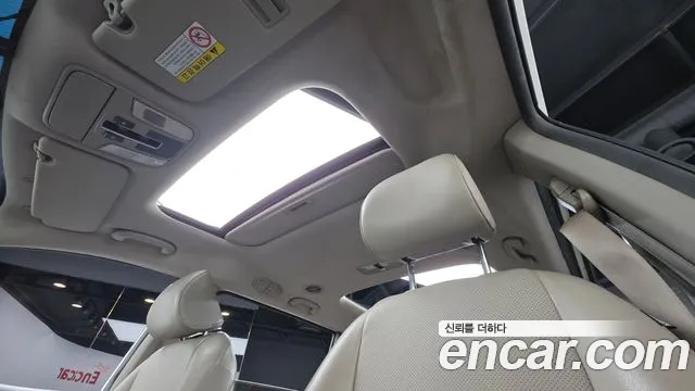 Kia Carnival 2015 thumb 11