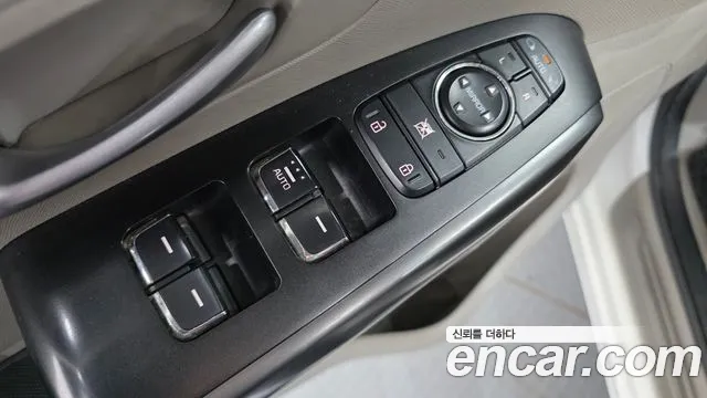Kia Carnival 2015 thumb 12