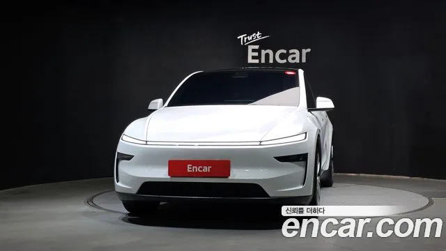 Tesla Model Y 2025 thumb 3
