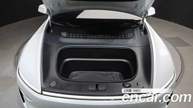 Tesla Model Y 2025 thumb 6