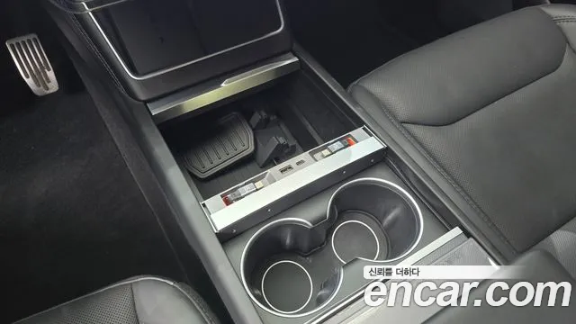 Tesla Model Y 2025 thumb 9