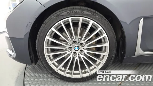 BMW 7-Series 2020 thumb 5