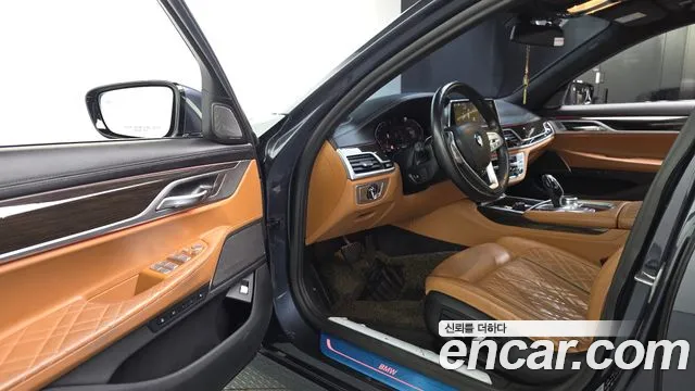 BMW 7-Series 2020 thumb 10
